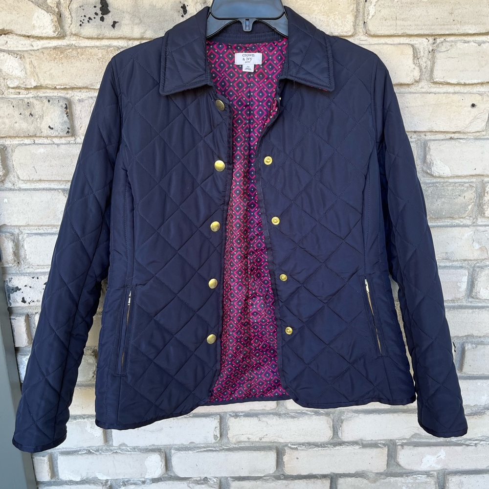Crown & Ivy petite lightweight blue puffer jacket.